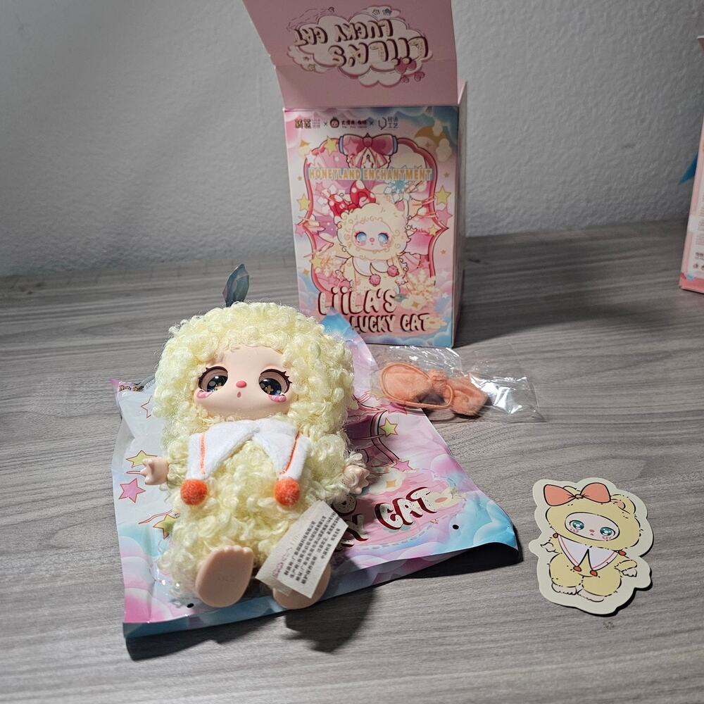 Lilla Lucky Cat Honeyland Enchantment Vinyl Plush Pendent OPEN BOX Mango Milk